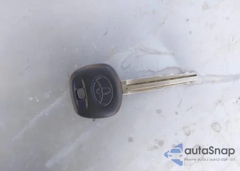 2004 Toyota Sequoia Sr5 V8 z USA, uszkodzony, nr VIN 5TDBT44A04S208988